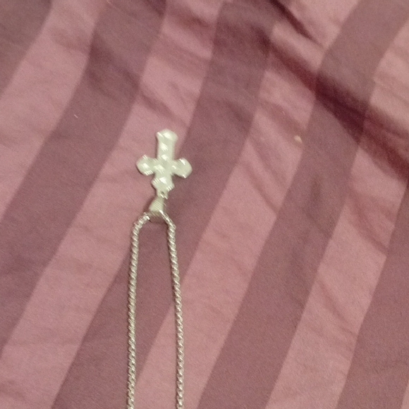 Chic Silver Cross Necklace - Picture 3 of 4